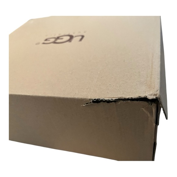 NIB UGG Classic Short boot in camel - Picture 5 of 9